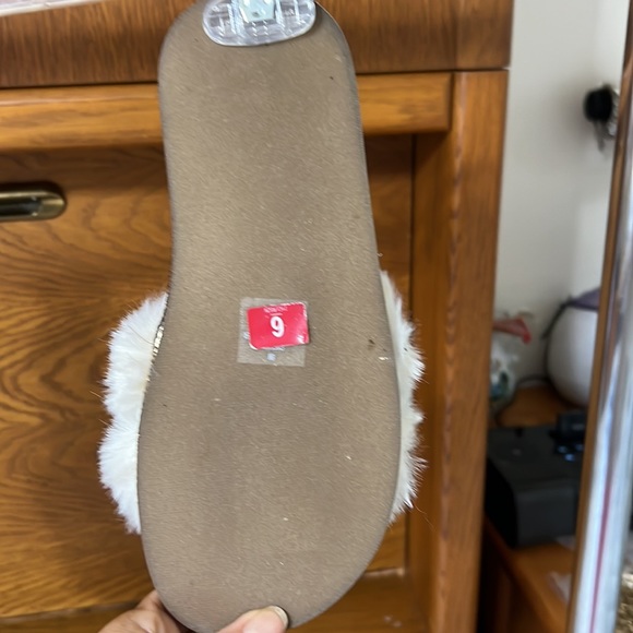 GUESS Sannah women's fur sandals in size 6 - Picture 3 of 8